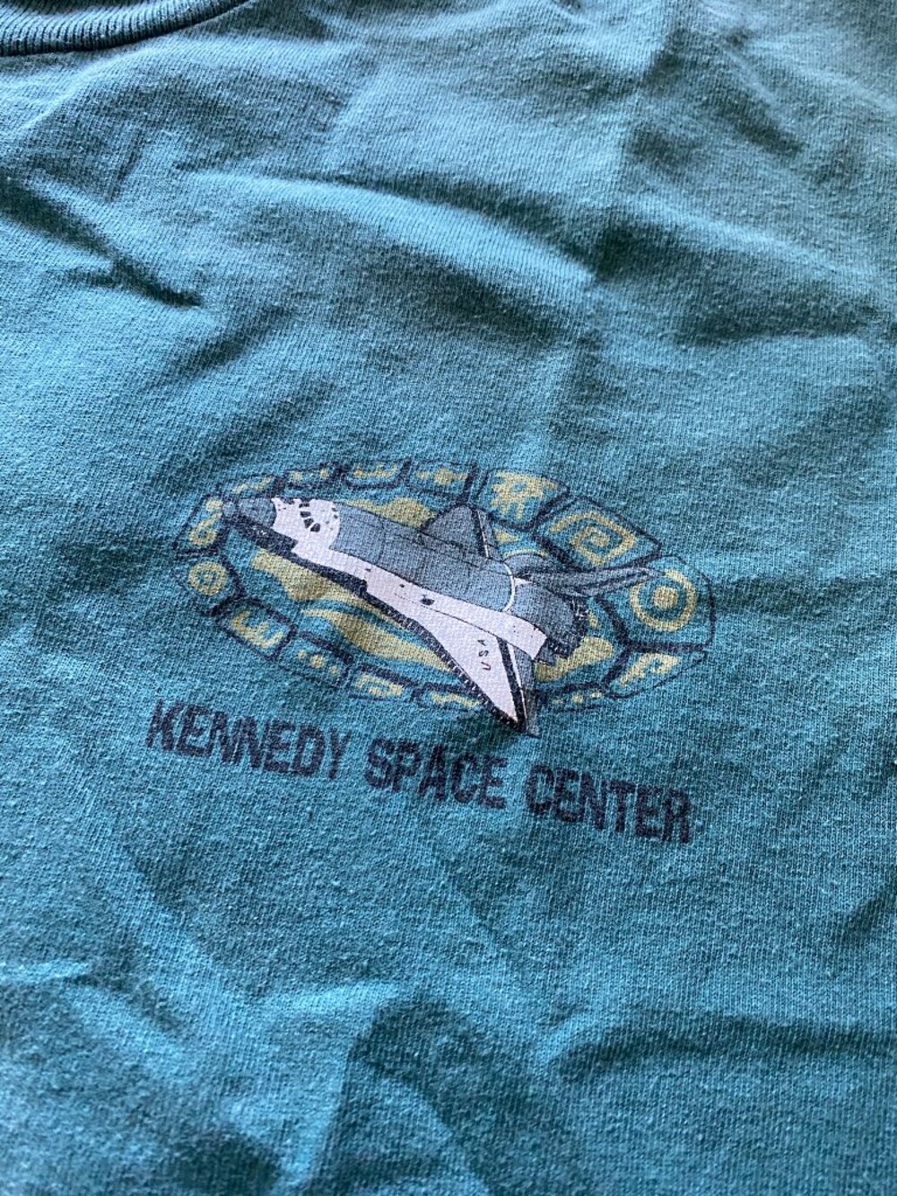 VINTAGE 90S KENNEDY SPACE CENTER  SPACE SHUTTLE USA SOUVENIR SHIRT SIZE M-L